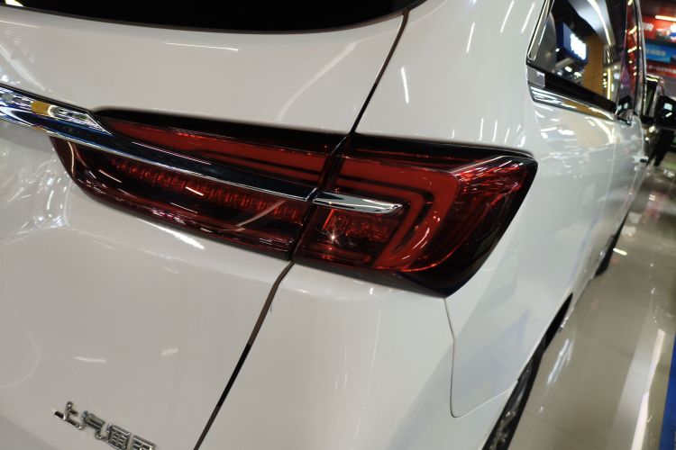 别克GL8 2022款 陆上公务舱 652T 豪华型车身外观6006