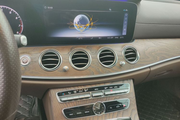 奔驰E级 2018款 改款 E 300 L 豪华型中控内饰16
