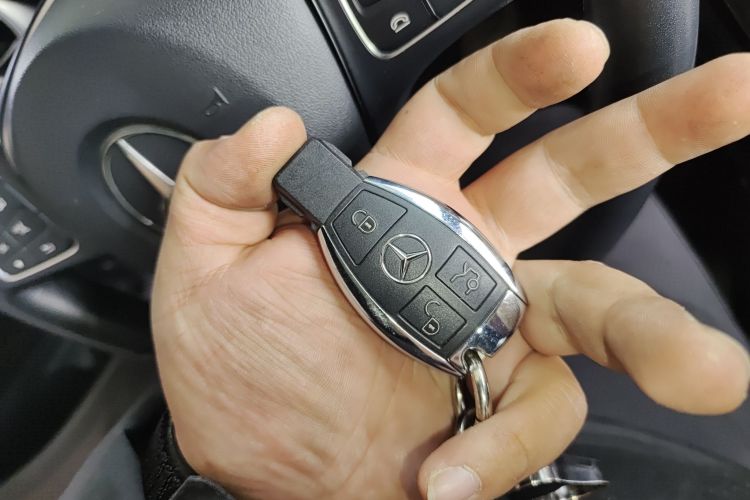 奔驰GLC 2018款 改款 GLC 260 4MATIC 动感型中控内饰11