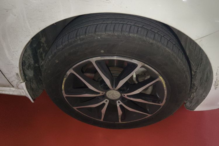 比亚迪 宋MAX 2018款 1.5T 自动智联尊享型 6座车身外观10