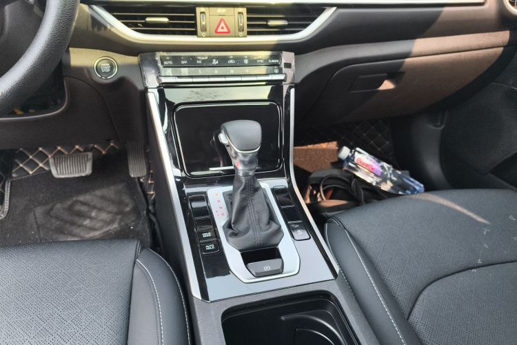 起亚K3 2019款 1.5L CVT智享互联版中控内饰18