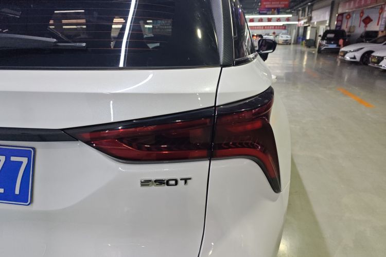 长安CS75 PLUS 2022款 2.0T 自动领航型车身外观9