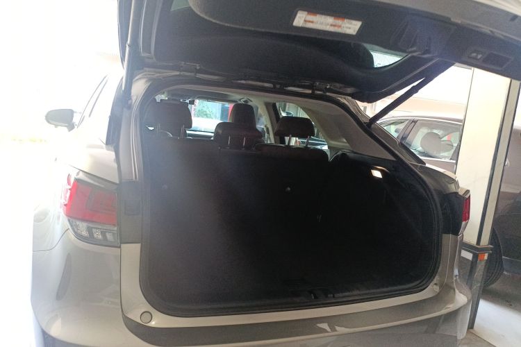 雷克萨斯RX 2020款 改款 300 两驱舒适版机舱底盘23