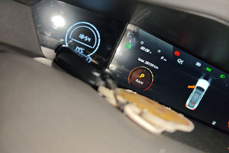 长安UNI-V 2023款 1.5T 运动版中控内饰15