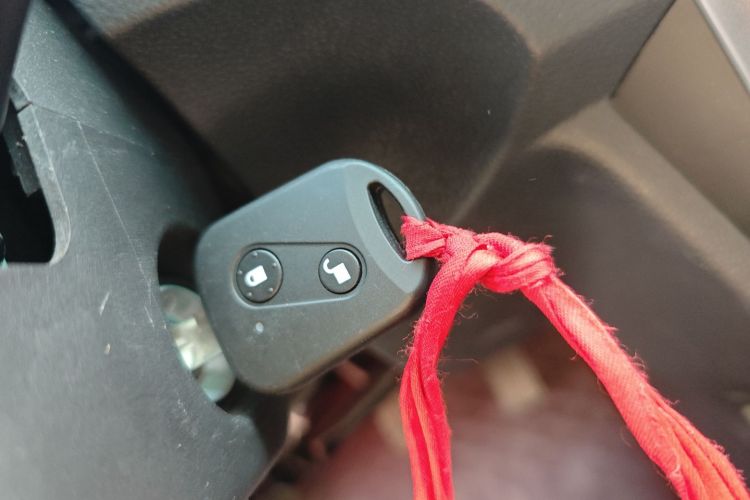 SRM鑫源 好运 2025款 启航版  弗迪42.3kWh 305km 6座中控内饰11