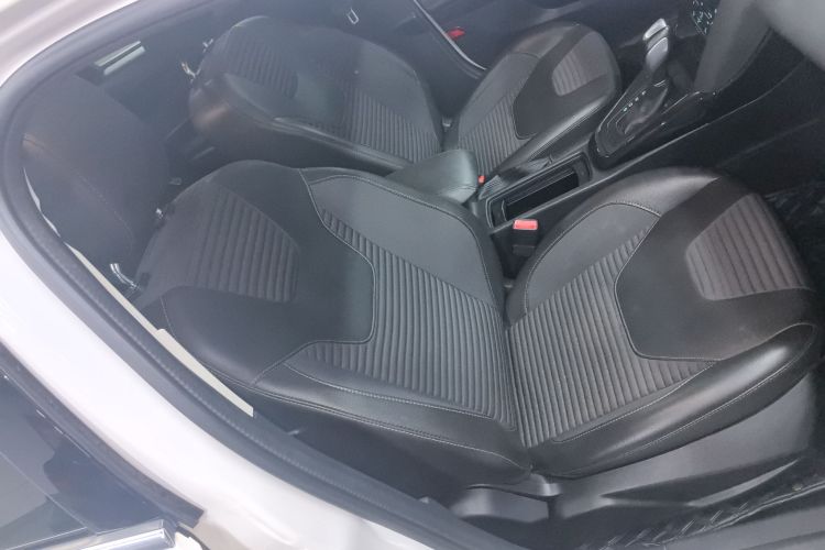 福特 福克斯 2018款 三厢经典 EcoBoost 180 自动精英型局部细节41