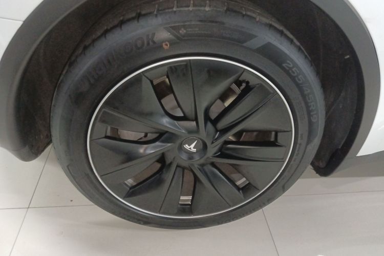 特斯拉 Model Y 2021款 标准续航后驱版车身外观6008