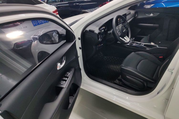 起亚K3 2024款 1.5L CVT舒适优享版中控内饰7003