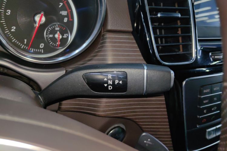 奔驰GLE 2019款 GLE 400 4MATIC 臻藏版局部细节18