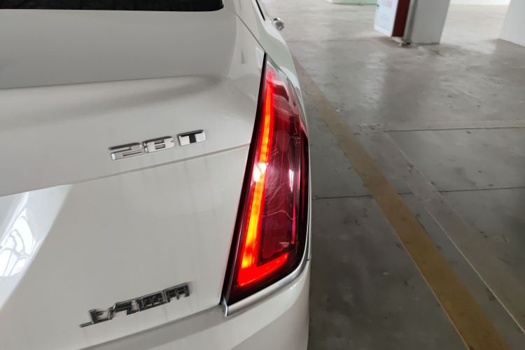 凯迪拉克CT6 2017款 28T 豪华型车身外观9