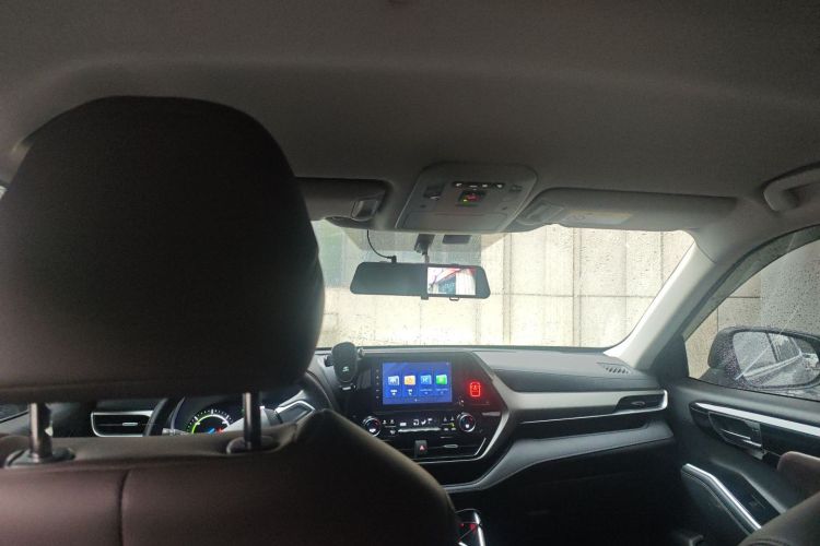 丰田 汉兰达 2023款 2.5L智能电混双擎两驱精英版 5座中控内饰22