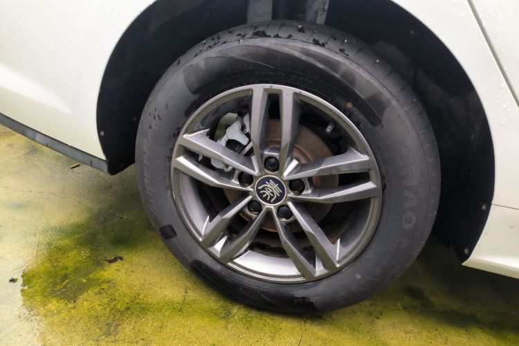 比亚迪 秦Pro 2019款 超能版 1.5TI 手动智联锋劲型 国V车身外观6008