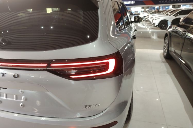 鸿蒙智行 问界M7 2024款 1.5T 后驱Plus版 5座车身外观9