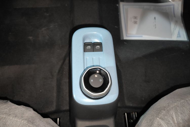 吉利银河 2024款 熊猫mini 200km 耐力熊中控内饰18