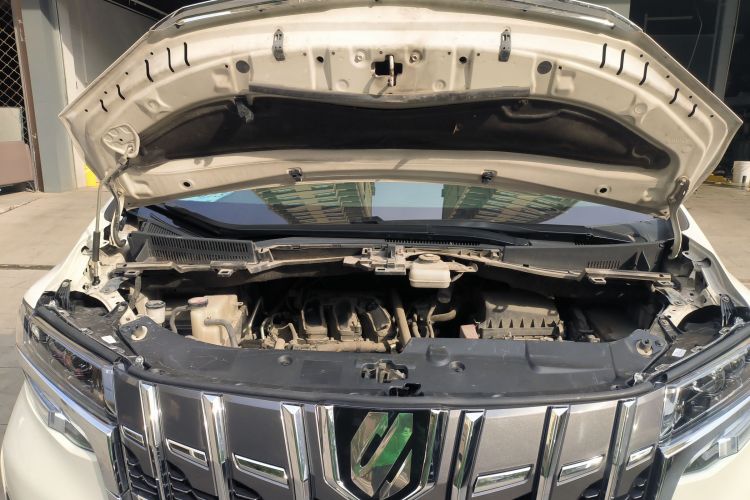 丰田 埃尔法 2015款 3.5L 豪华版机舱底盘24