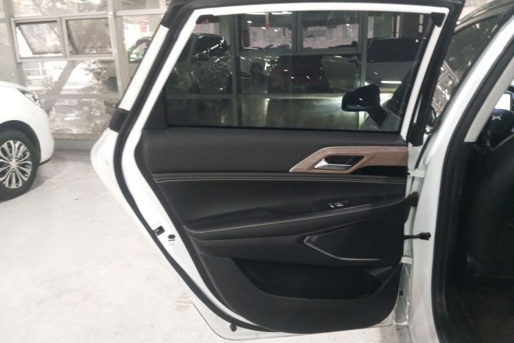 小鹏P5 2024款 500Pro版中控内饰7008