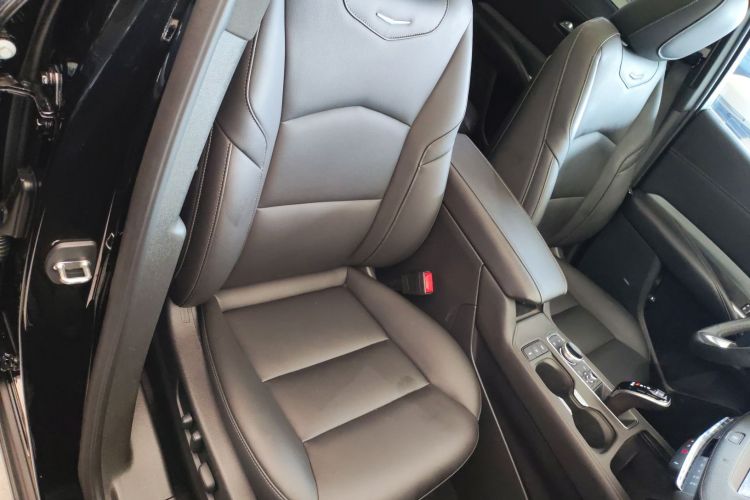 凯迪拉克XT4 2021款 28T 两驱领先型中控内饰41