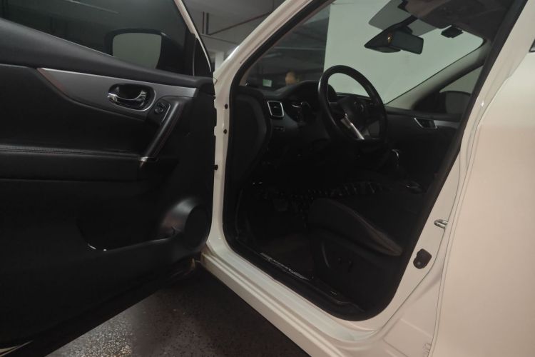 日产 逍客 2019款 2.0L CVT豪华版中控内饰20