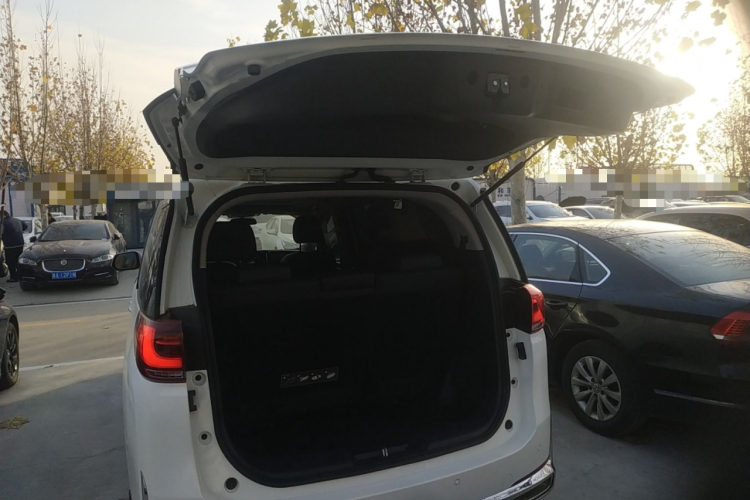 广汽传祺 传祺M8 2021款 领秀系列 390T 尊享版机舱底盘23