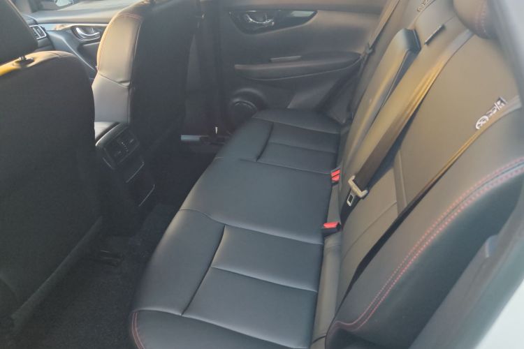 日产 逍客 2023款 经典 2.0L CVT XV舒适版中控内饰21