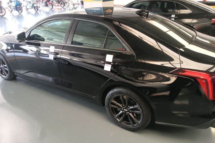 凯迪拉克CT4 2023款 25T 豪华型车身外观4