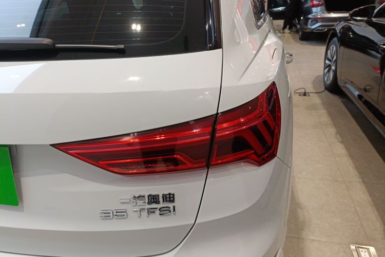 奥迪Q3 2024款 35 TFSI 时尚动感型车身外观9