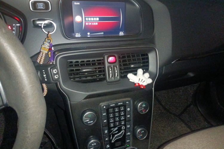 沃尔沃V40 2019款 T3 智逸版中控内饰16