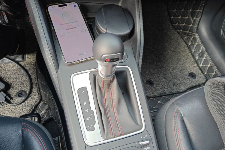 奥迪Q2L 2022款 35 TFSI 进取动感型局部细节18