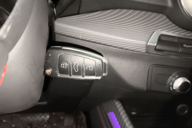 奥迪Q2L 2024款 35TFSI 进取动感型中控内饰7001