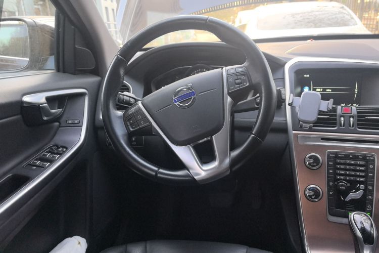 沃尔沃XC60 2017款 T5 AWD 智进版中控内饰13