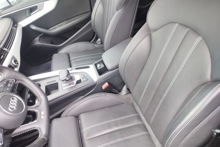 奥迪A4L 2020款 40 TFSI 豪华动感型局部细节19