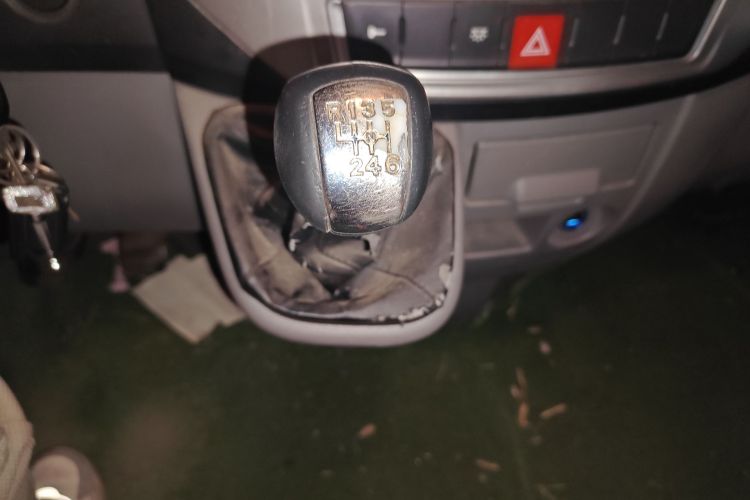 东风御风 御风 2016款 2.5T领运版御利宝短轴中顶国V ZD25中控内饰18