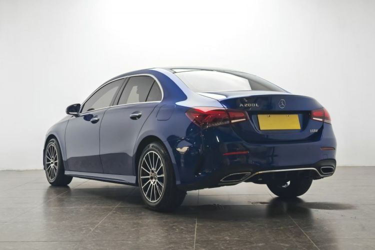 奔驰A级 2021款 A 200 L 运动轿车时尚型车身外观4