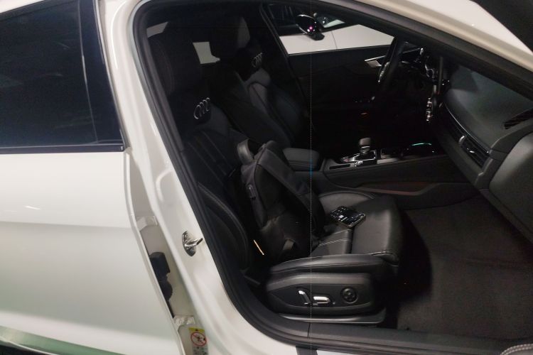 奥迪A4L 2024款 40 TFSI 豪华动感型局部细节41