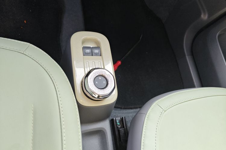 吉利银河 2024款 200km 熊猫骑士中控内饰18