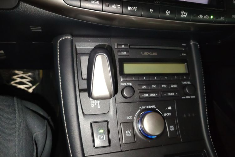 雷克萨斯CT 2017款 CT200h 精英版 单色 国V中控内饰18