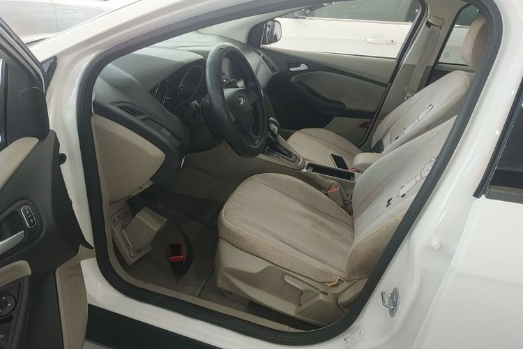 福特 福克斯 2017款 三厢 1.6L 自动舒适型智行版中控内饰20