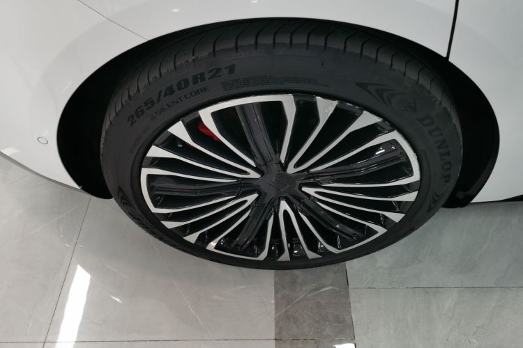 阿维塔12 2024款 改款 700 三激光后驱奢享版车身外观6002