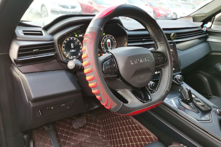 领克01 2021款 2.0TD 四驱暗夜版中控内饰12