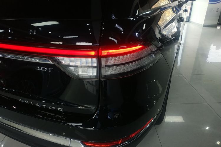 林肯 飞行家 2023款 3.0T V6 四驱尊雅巡航版 六座车身外观9