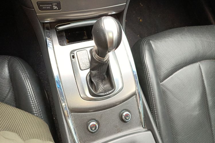 英菲尼迪G系 2013款 G25 Sedan 豪华运动版中控内饰18