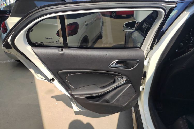 奔驰GLA 2018款 GLA 200 动感型中控内饰7008