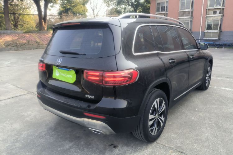 奔驰GLB 2024款 改款 GLB 200 动感型车身外观7