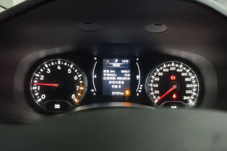 Jeep 自由侠 2018款 互联大屏版 180T 自动高能版中控内饰14