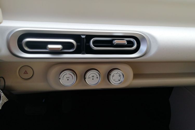 五菱汽车 宏光MINIEV 2024款 第三代 215km 青春版中控内饰16