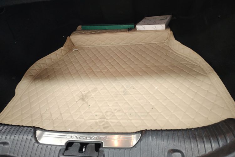 捷豹XJ 2015款  XJL 3.0 SC 两驱全景商务版局部细节23