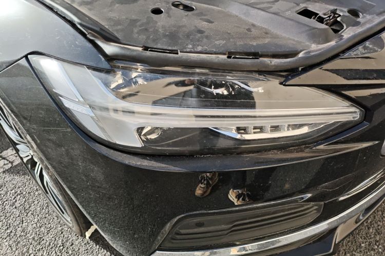 沃尔沃S90新能源 2021款 T8 E驱混动 智逸豪华版车身外观8