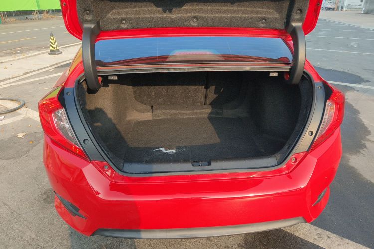 本田 思域 2016款 220TURBO CVT豪华版机舱底盘23