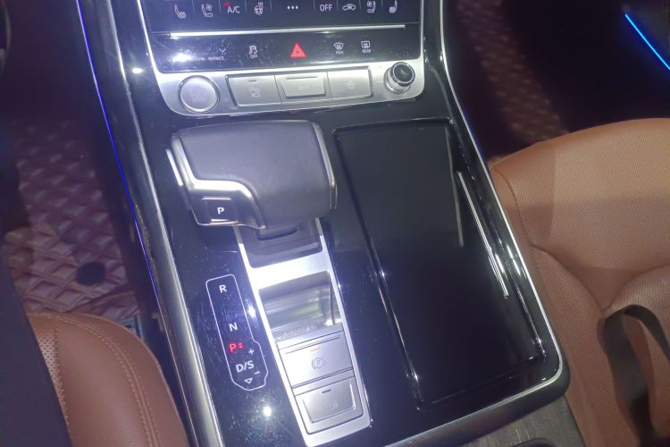 奥迪Q7 2021款 55 TFSI quattro S line运动型局部细节18