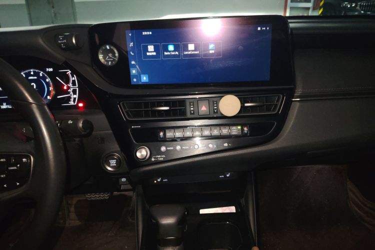 雷克萨斯ES 2022款 200 卓越版中控内饰16